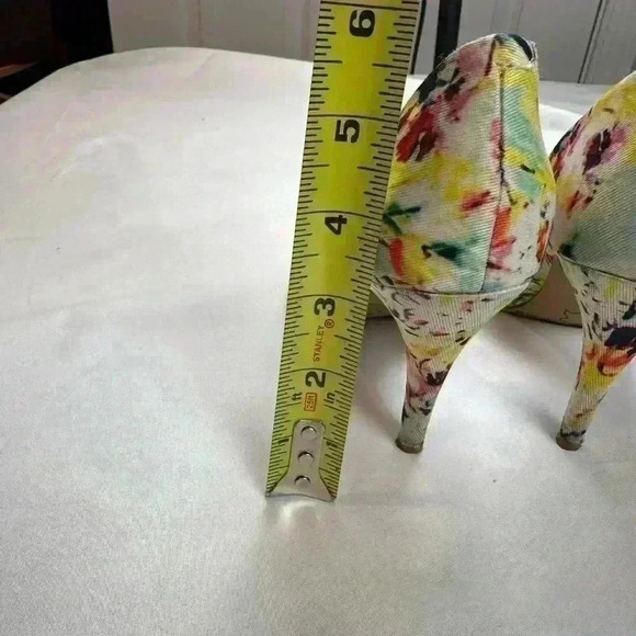 Vince Camuto Coloful Pumps (Size 6) - Picture 8 of 9